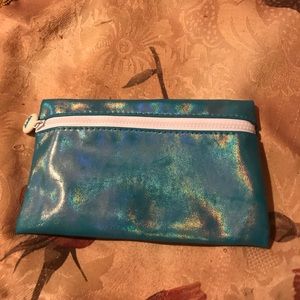 ❌SOLD❌ Ipsy Iridescent Turquoise Cosmetic Case